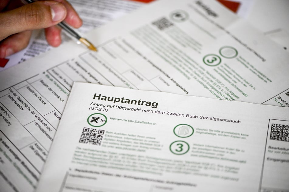 Das Jobcenter Chemnitz braucht im Schnitt sechs Wochen zur Bearbeitung eines Erstantrages auf Bürgergeld.