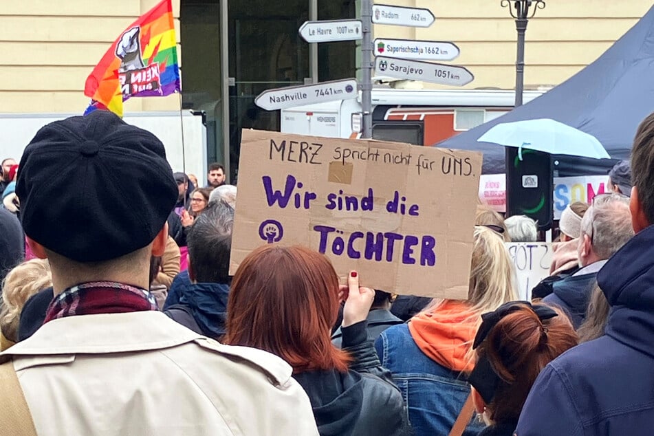 Zahlreiche Menschen nahmen an einer Kundgebung mit dem Titel "Wir sind das Stadtbild" in der Magdeburger Innenstadt teil.