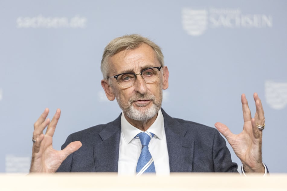 Sachsens Innenminister Armin Schuster (64, CDU) wollte der Morgenpost nach der Messer-Attacke in einer Dresdner Tram kein Interview zur Sicherheit in Sachsen geben.