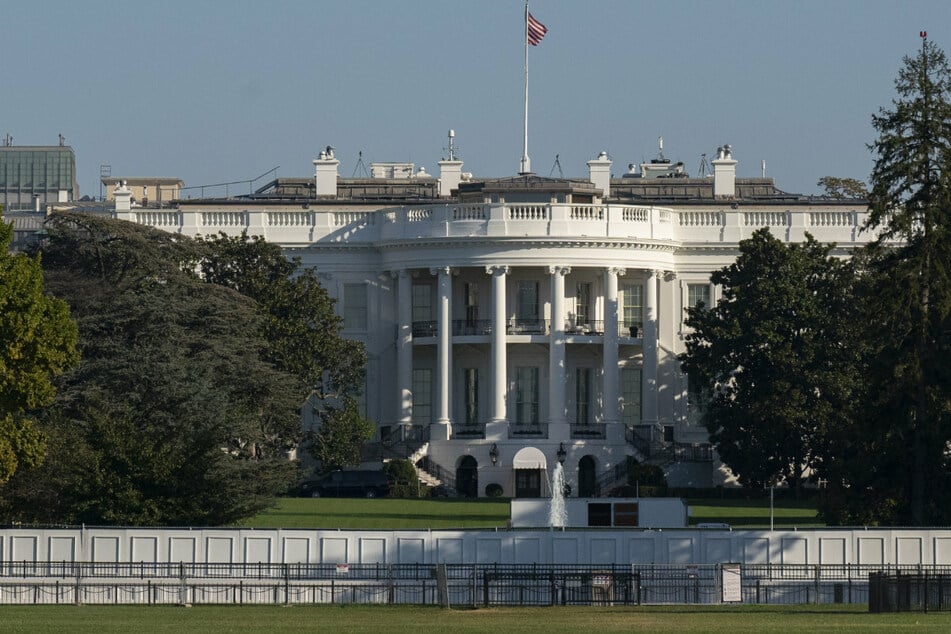 Sie sind wieder da! Bush und Clinton dürfen zurück an ihren alten Platz im Weißen Haus
