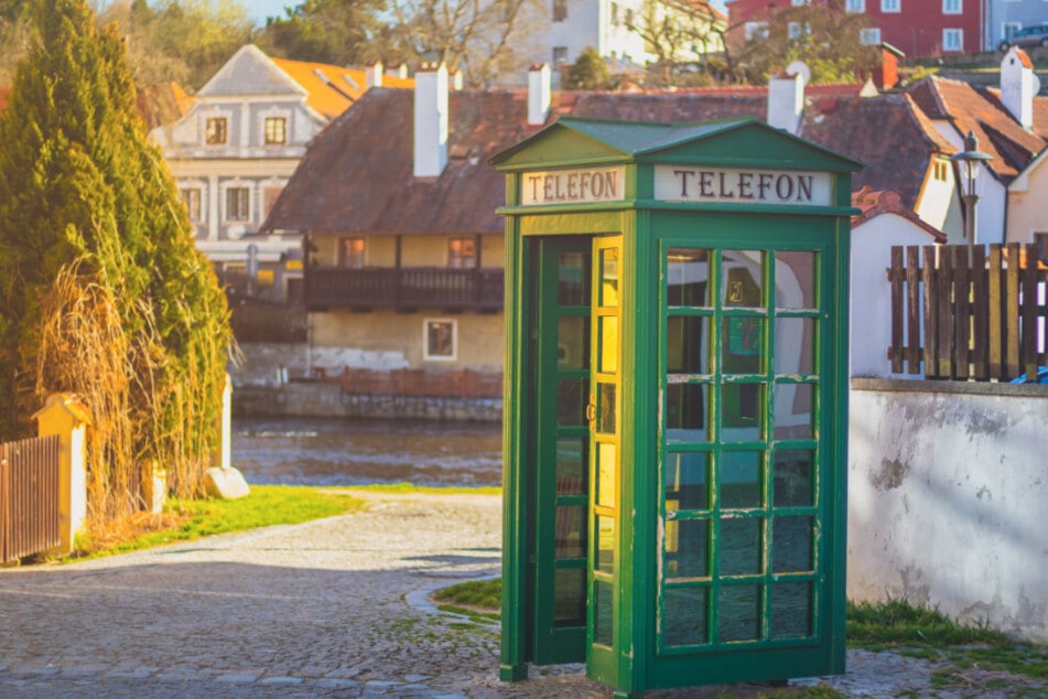 Eine typische tschechische Telefonzelle in der Nähe von Cesky Krumlov.