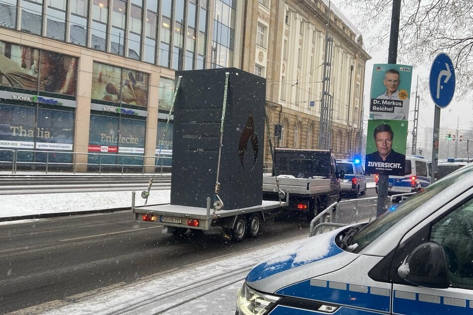 Die Feuertonne ist in der Dresdner Innenstadt angekommen.