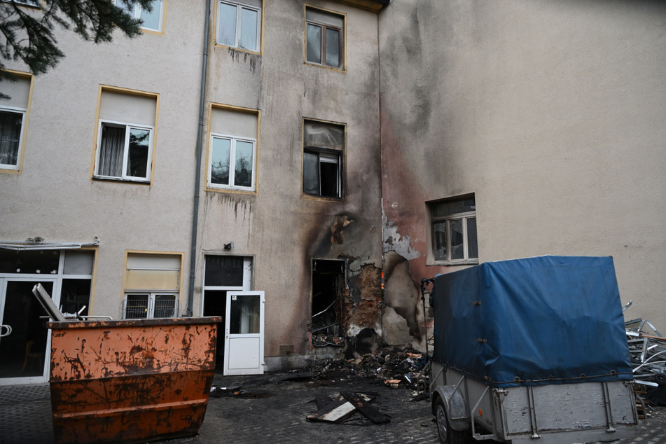 Das Feuer beschädigte die Moschee außen wie innen. Der Schaden könnte nach Schätzungen 600 000 Euro übersteigen.