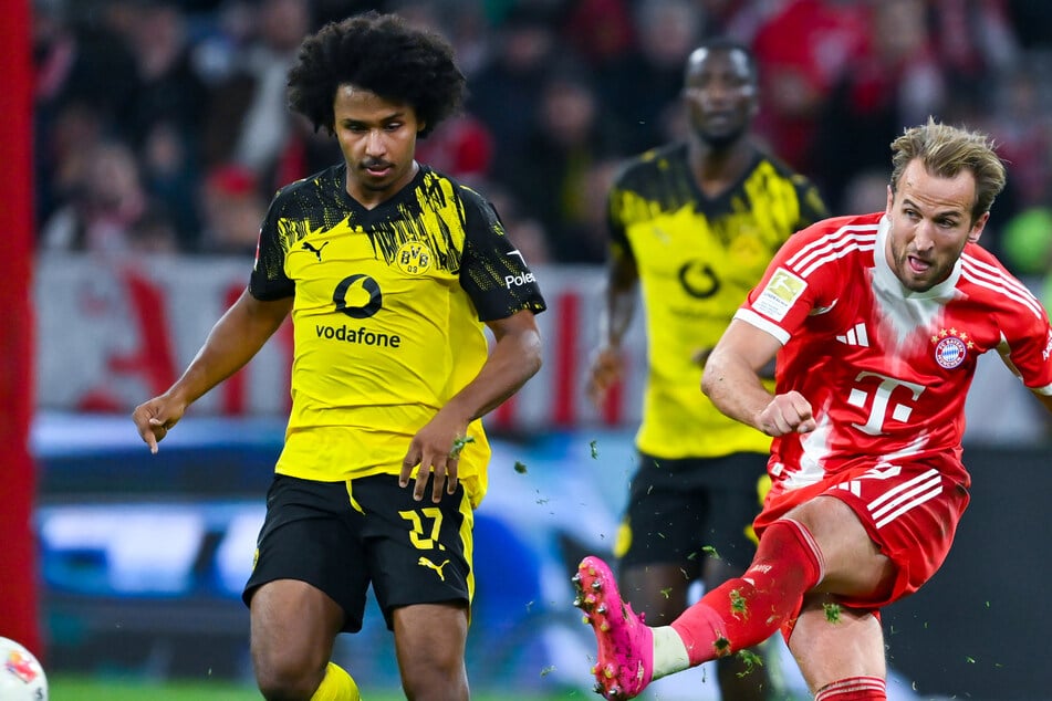 Auf die Offensivleute wird es heute ankommen. Karim Adeyemi (links) will mit Borussia Dortmund dem FC Bayern um Top-Torjäger Harry Kane (rechts) auf die Pelle rücken.
