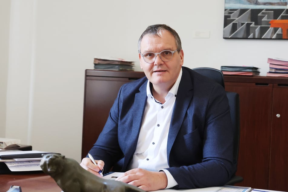 Geras Oberbürgermeister Kurt Dannenberg (57, CDU) verrät, warum seine Stadt seit Jahren im Plus ist.