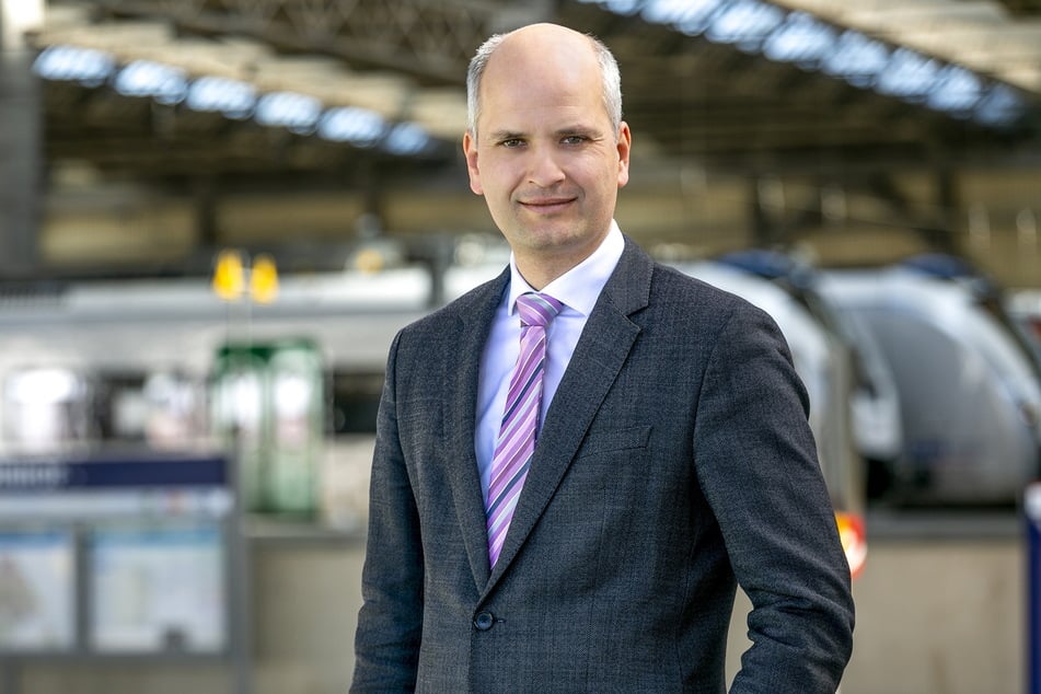 City-Bahn-Chef Friedbert Straube (46) hat wieder Ärger mit der Gewerkschaft.