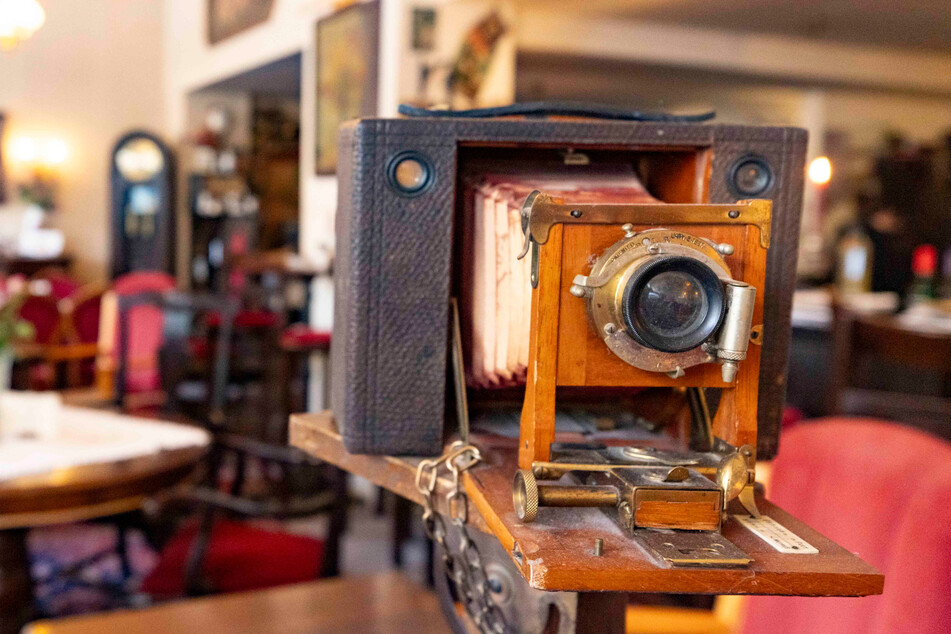 So wie die alte Kamera kann jegliches Interieur gekauft werden.