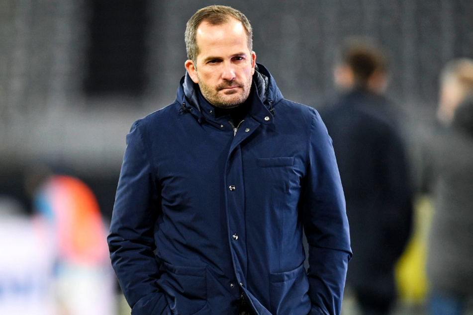S04-Coach Manuel Baum und seine Mannschaft spielen wie geplant gegen den 1. FC Schweinfurt 05.