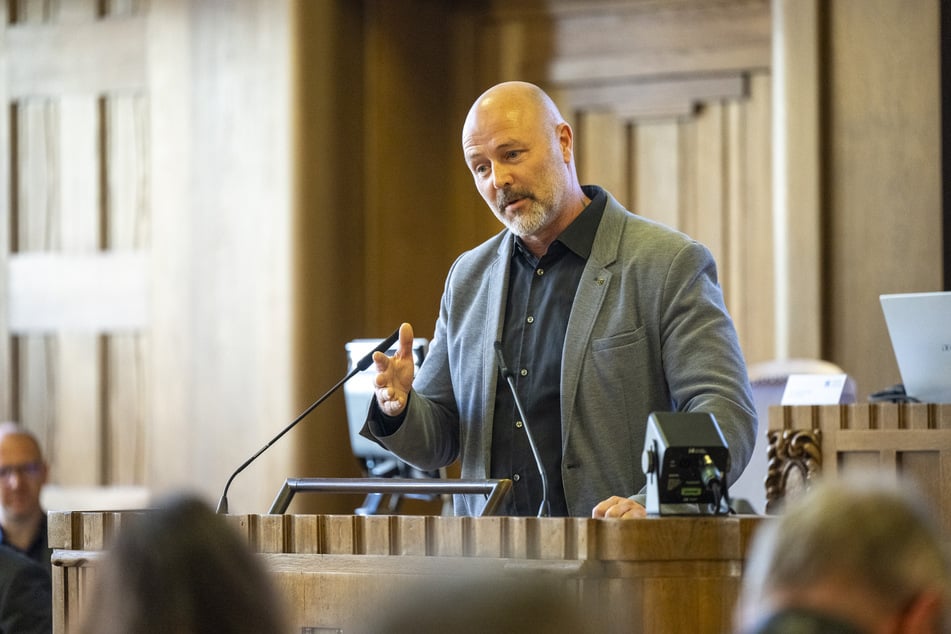 AfD-Stadtrat Nico Köhler (49) will prüfen, wie sehr die Chemnitzer das Theater-Angebot überhaupt nutzen.