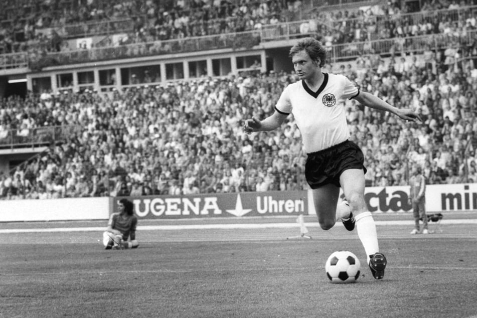 Bei der Heim-WM 1974 kam der Linksaußen gegen Jugoslawien und Schweden zum Einsatz.