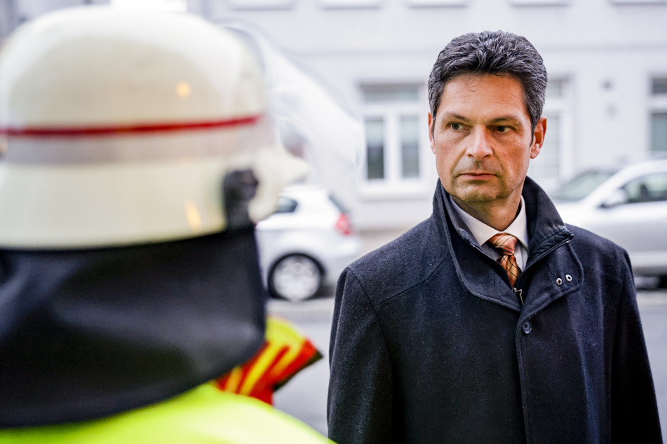 Die Polizei ermittelt wegen einer Bedrohung gegen den Flensburger Oberbürgermeister Fabian Geyer (54, parteilos).