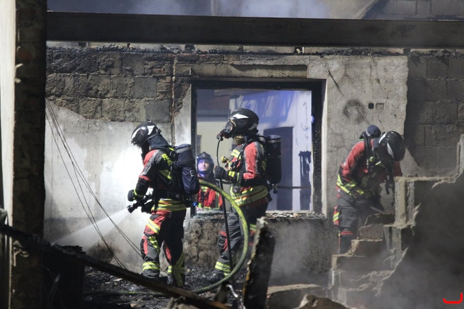 Der Feuerwehr offenbarte sich ein Trümmerhaufen.