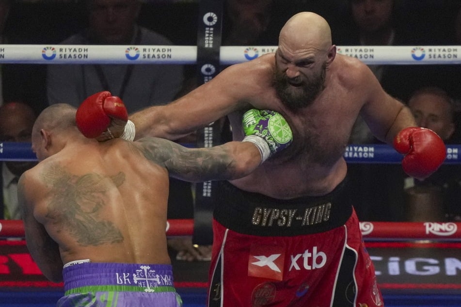 Tyson Fury (36, r.) musste sich im Dezember gegen Oleksandr Usyk (37) geschlagen geben. Nun macht er offenbar Schluss.