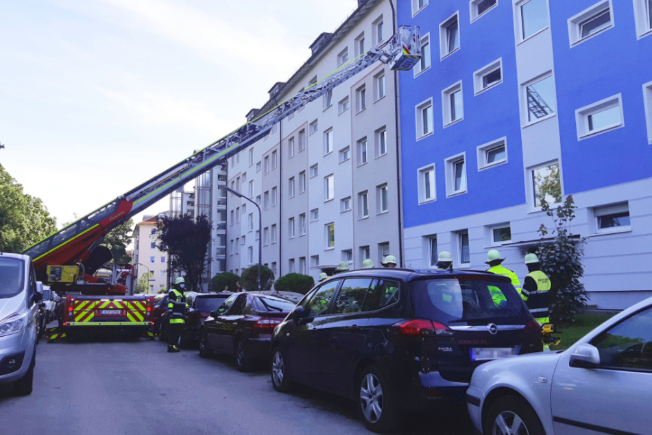 Eine 85 Jahre alte Bewohnerin ist bei einem Brand in einem Mehrfamilienhaus in der bayerischen Landeshauptstadt gestorben.