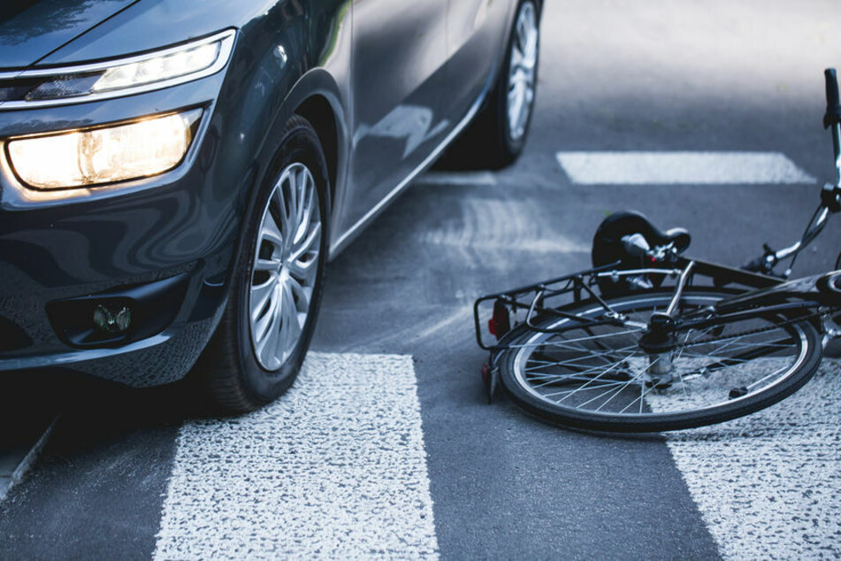 In Guben wurde ein Flüchtling von einem Auto so bedrängt, dass er vom Rad springen musste. (Symbolbild)
