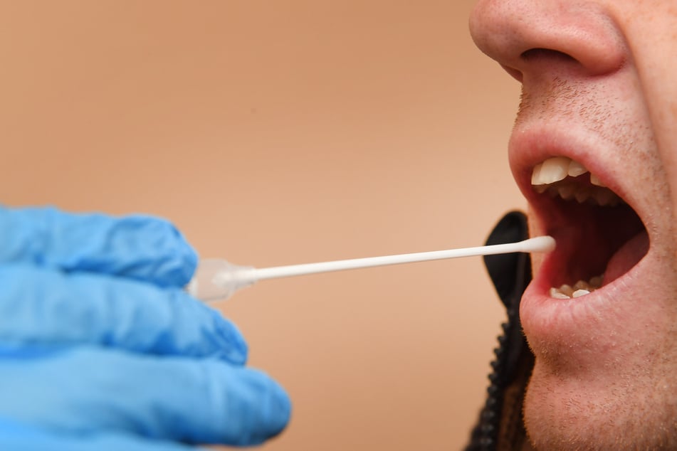 Der Vater schickte seinen Freund zum DNA-Test – doch der Schwindel flog auf. (Symbolfoto)