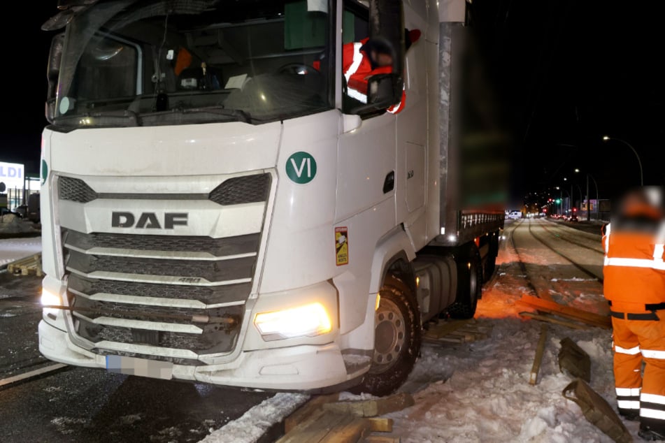 Chemnitz: Lkw-Unfall legt Annaberger Straße lahm