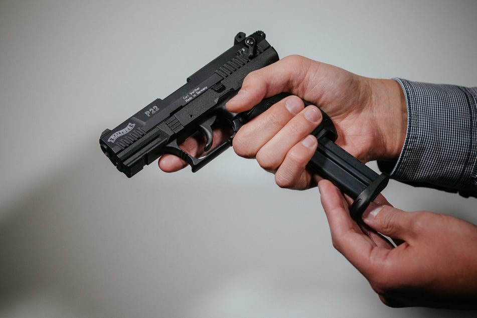 Nach einer aktuellen Anfrage besitzt Sachsens rechte Szene mehr als 400 Schusswaffen. (Symbolfoto)