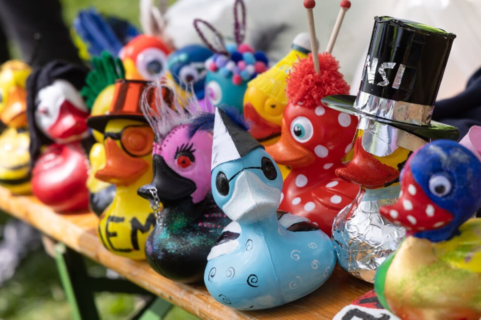 Der Kreativität war beim Gestalten der Enten keine Grenzen gesetzt. (Archivbild)