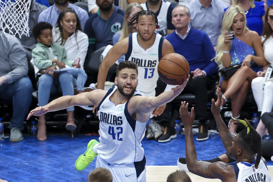 The Mavs' Maxi Kleber shot down the Jazz from long range.