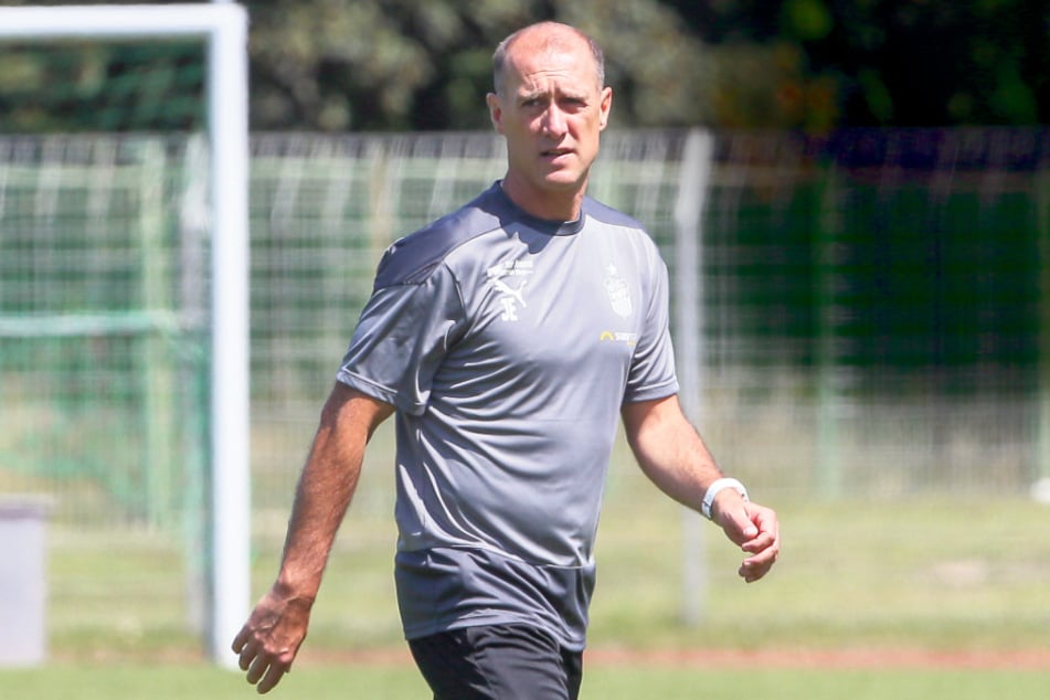Noch viel Zeit bis zum Start der 3. Liga Mitte September: Trainer Joe Enochs (48) kann die Vorbereitung mit dem FSV Zwickau ruhig und gelassen angehen.