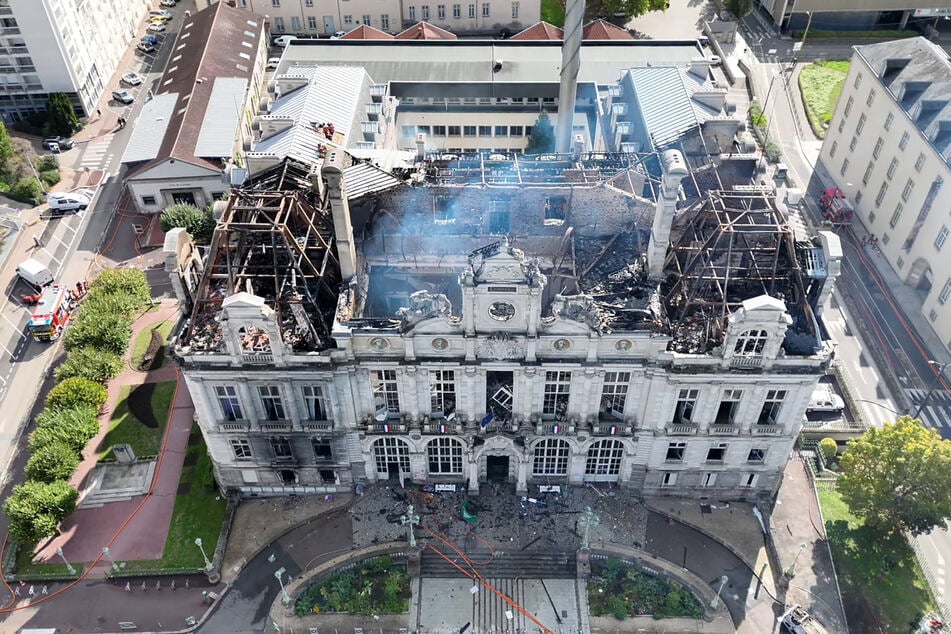 Das historische Rathaus von Limoges wurde bei den Ausschreitungen am Samstag schwer beschädigt.