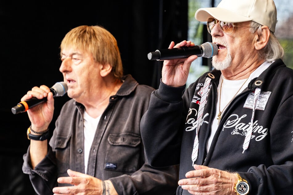 Die Brüder Bernd Ulrich (74, l.) und Karl-Heinz Ulrich (76) aus Mittelhessen bilden zusammen das Schlager-Duo "Die Amigos".