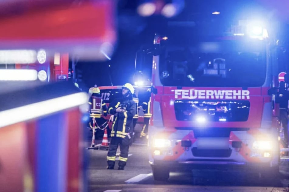 Die Feuerwehr in vor Ort im Einsatz. (Symbolfoto)