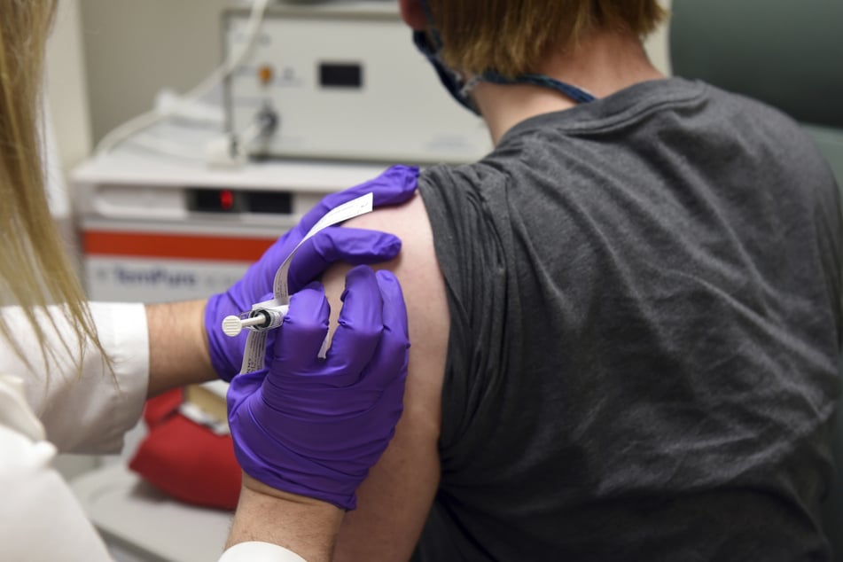 Deutschland, Frankreich, Italien und die Niederlande haben einen ersten Vertrag über 300 Millionen Impfdosen gegen das Coronavirus geschlossen.