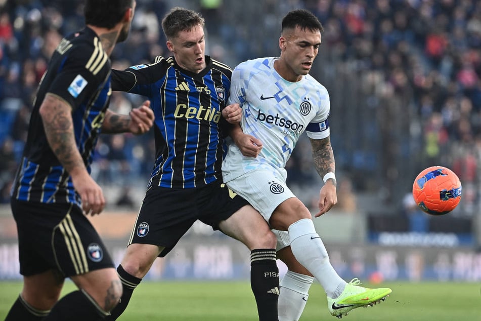 Michel Aebischer (29, M.) durfte sich bei Pisa in der vergangenen Saison mit Weltstars wie Lautaro Martínez (28, r.) von Inter Mailand messen ...