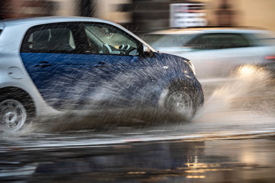 Auf der A36 kam zu einem Verkehrsunfall durch Aquaplaning.