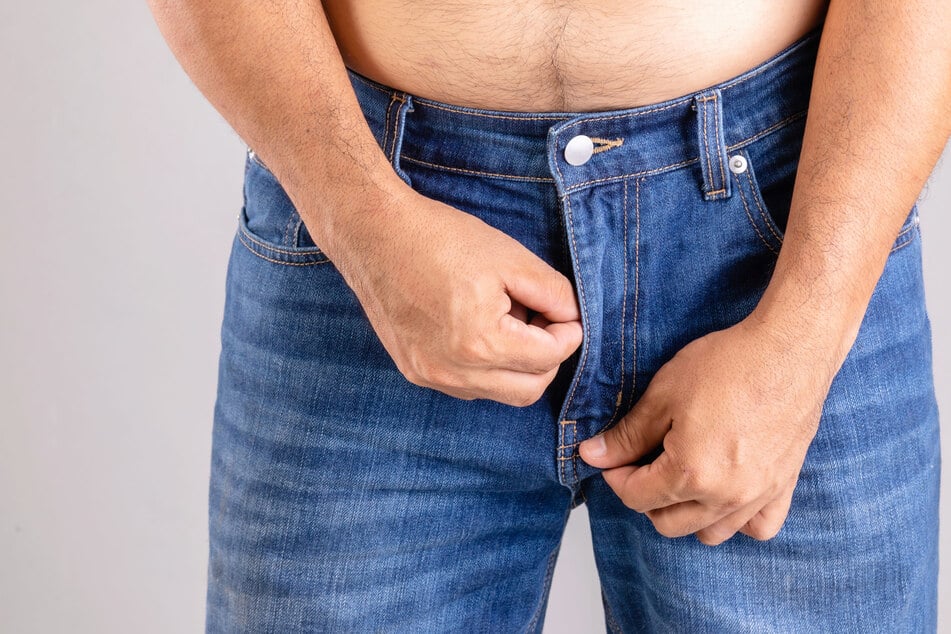 Etwa 0,6 bis 2 Prozent aller Männer leider schätzungsweise weltweit unter einem Mikropenis.