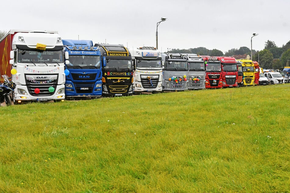 15 Trucks rollten für den Riesaer Jungen an.