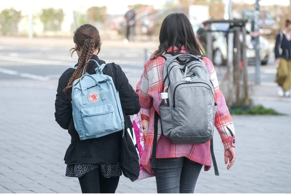 Anwohner sorgten sich um Kinder auf dem Schulweg, die auf der Kipsdorfer Straße durch Verkehrssünder in Bedrängnis gekommen seien.