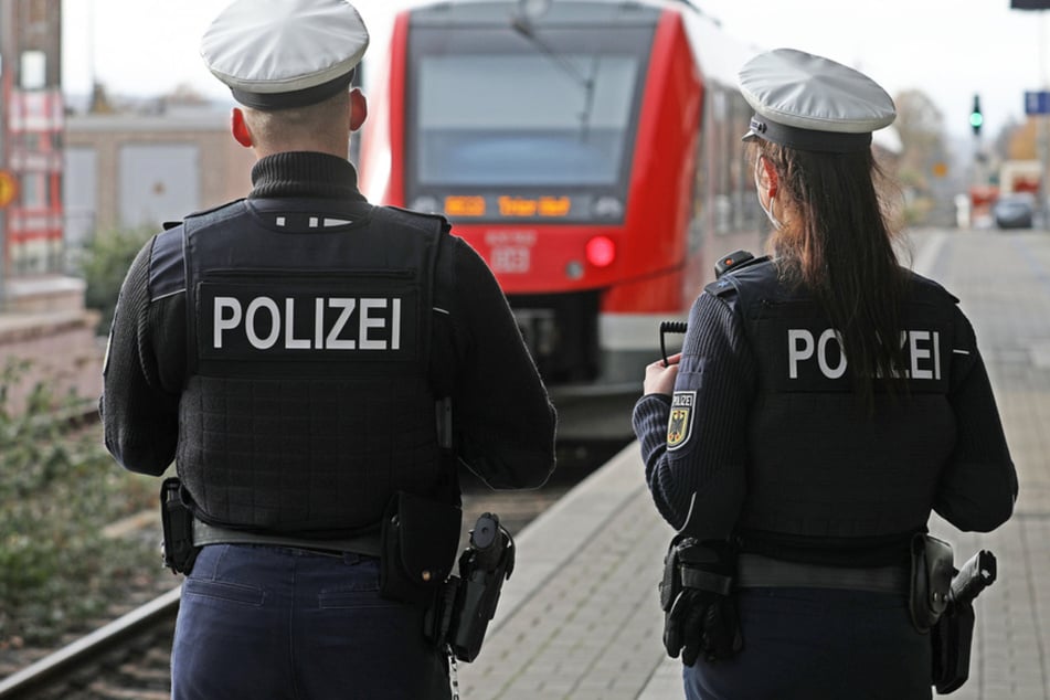 Mit Waffe und Messer auf dem Hauptbahnhof: Polizei ergreift Heranwachsenden