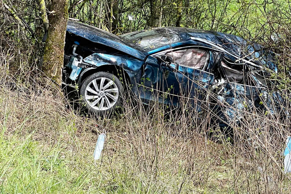Unfall A3: Unfälle auf A3! Skoda landet in Baumgruppe, auch Kinder unter den Verletzten