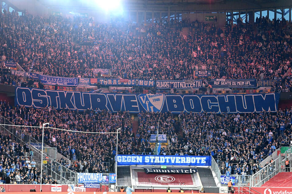 10.000 Fans begleiteten den VfL Bochum am vergangenen Freitagabend nach Düsseldorf, einige von ihnen bedrohten Familien und Kinder.
