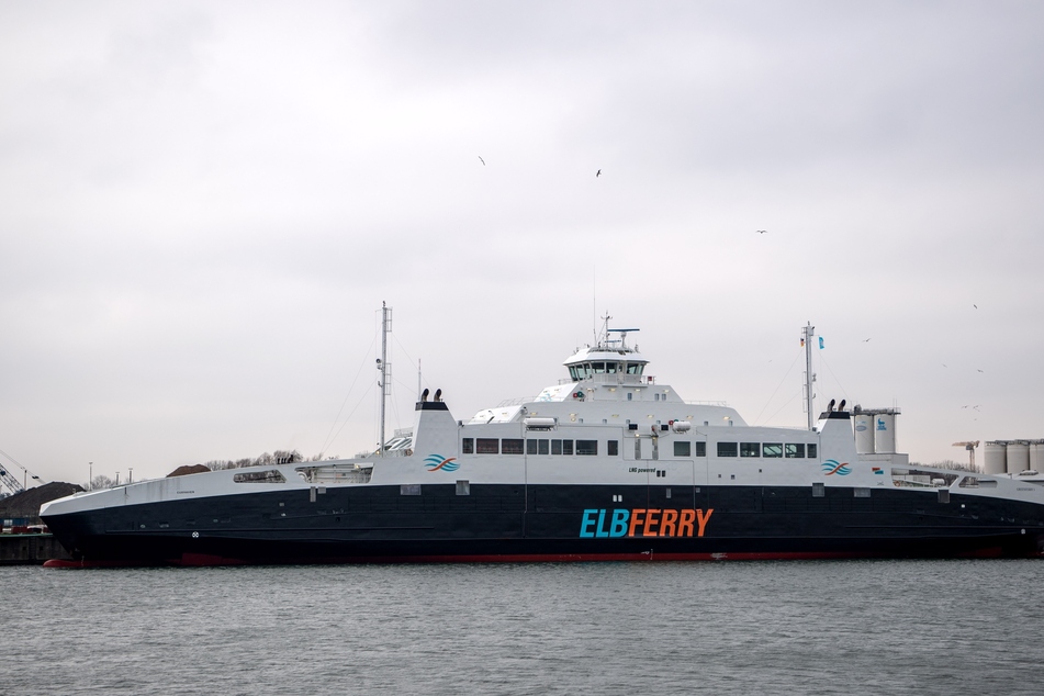 Verbindung steht: Elbfähre Cuxhaven-Brunsbüttel startet