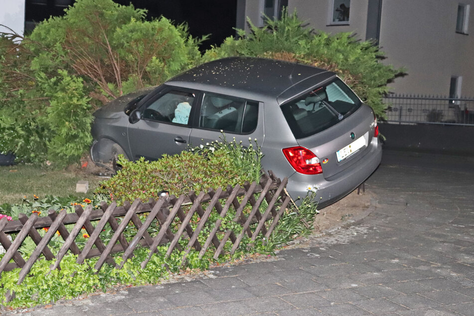 Alle drei Fahrzeuginsassen blieben durch den Unfall unverletzt.