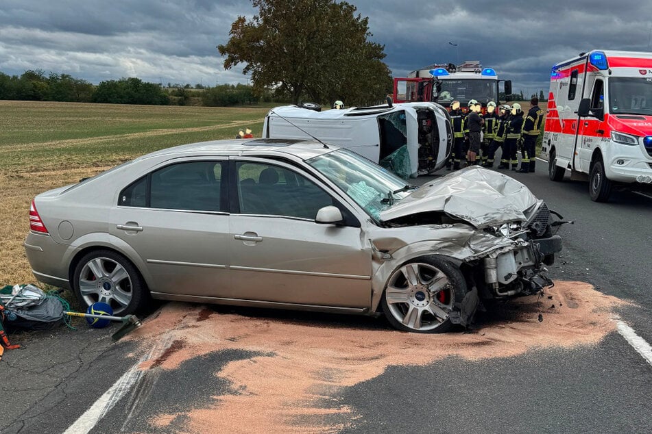Im Landkreis Harz sind ein Ford und ein Mercedes-Transporter zusammengekracht.