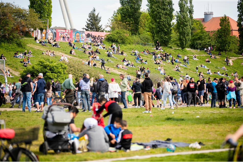An Zugängen zum Mauerpark sollen bis Jahresende Barrieren in Form von Polleranlagen eingebaut werden.