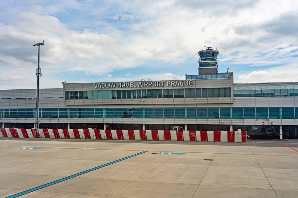 Günstiger bei unseren nahen Nachbarn in die Ferien abheben: Flughafen Vaclav Havel in Prag.