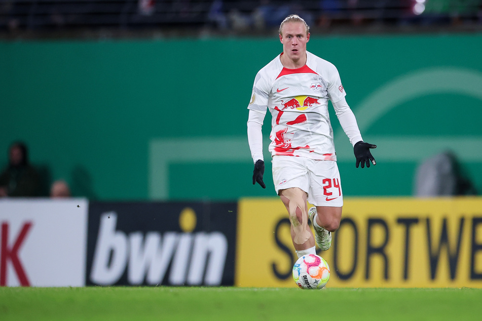 RB Leipzigs Xaver Schlager (25) fiebert dem Spiel gegen Schalke entgegen.