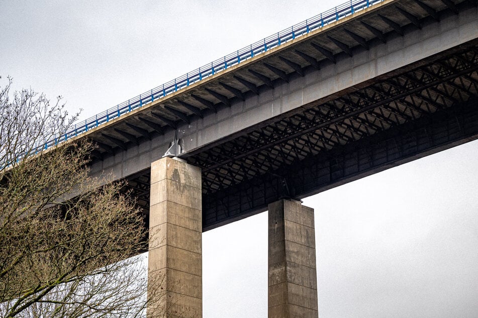 "Defizite in der Tragfähigkeit": Sperrung von maroder Autobahnbrücke bei Köln droht
