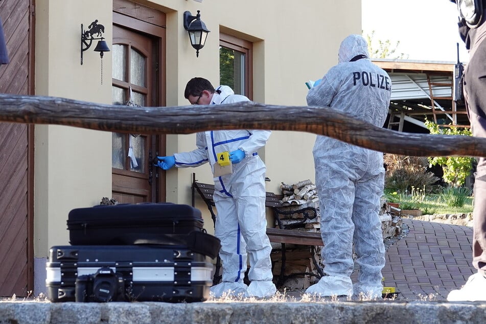 Am Tatort in Freital sicherten Kriminalisten seinerzeit stundenlang Spuren.