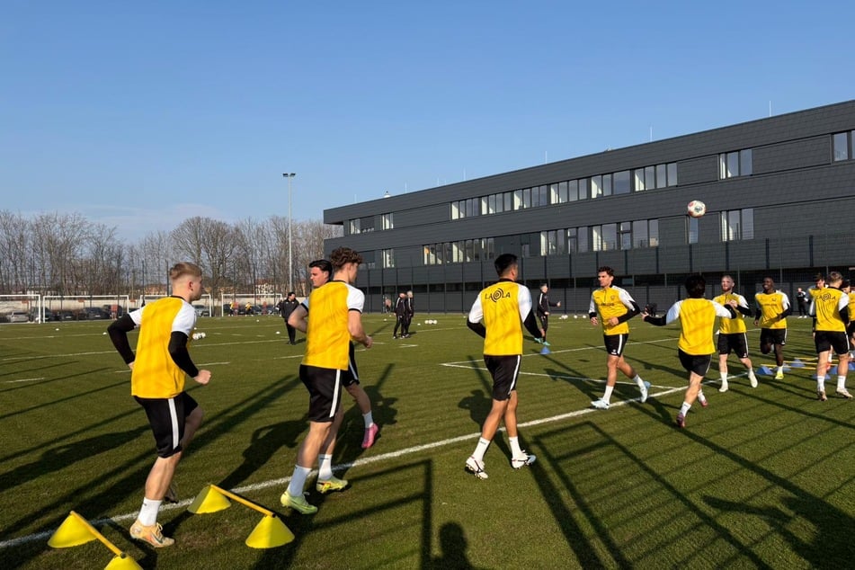 Aufwärm-Aufgalopp der Dynamos.