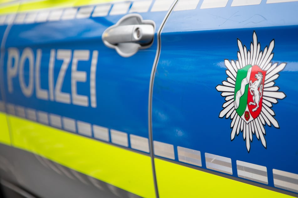Die Polizei hat die Unfallstelle in beide Richtungen abgesperrt. (Symbolfoto)