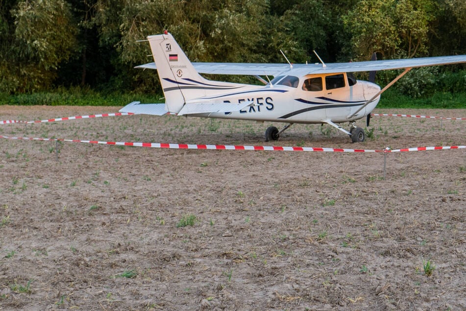 Plötzlicher Motorausfall bei Schulungsflug: Cessna rast "im steilen Bogen nach unten"