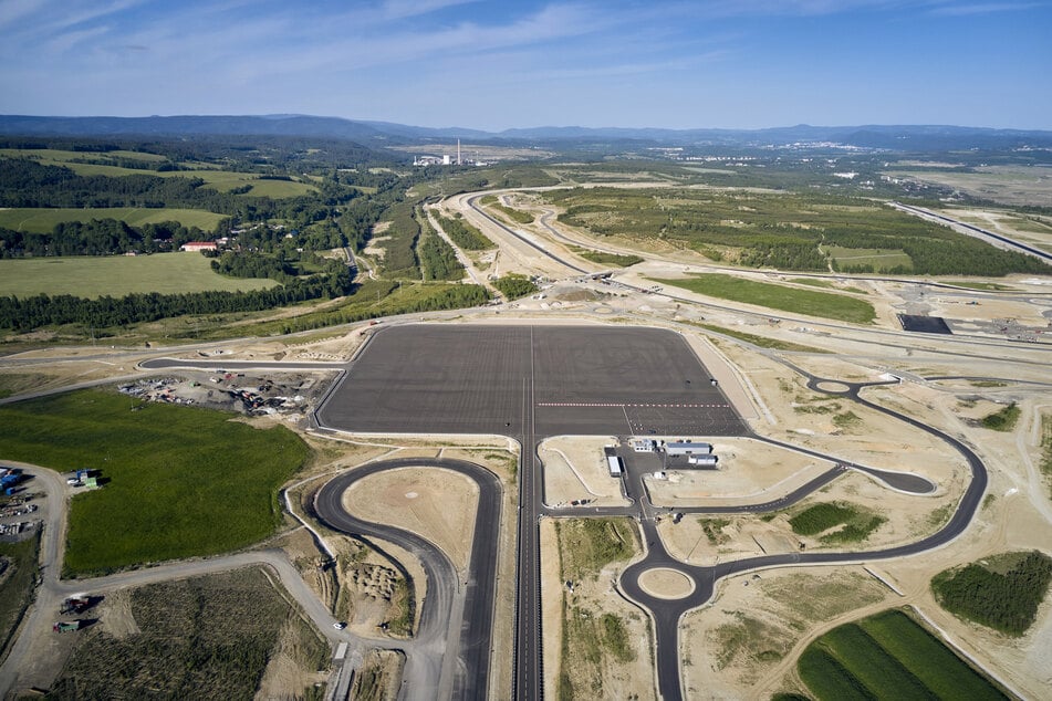 Das neu eröffnete Gelände der "BMW Group" bietet auf 600 Hektar vielfältige Test-Möglichkeiten.