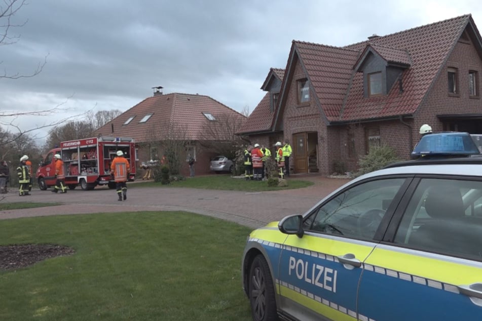 Die Einsatzkräfte fanden die tote Mutter in der Wohnung.